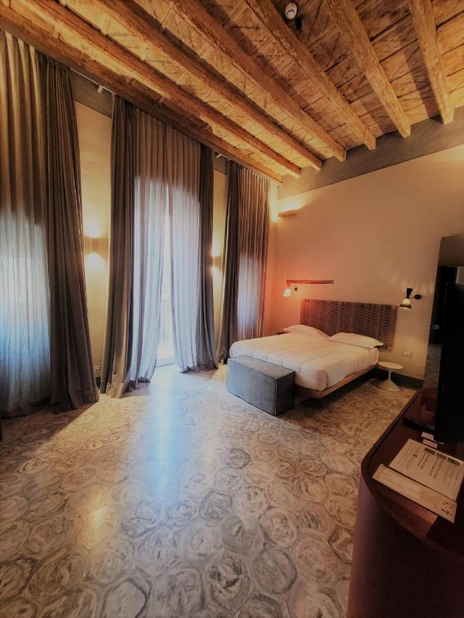 Palazzo Calo Aparthotel Bari Bagian luar foto